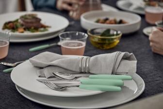 Victorinox Swiss Modern Besteck-Set mit Steakmessern, 12-teilig, minzgrün