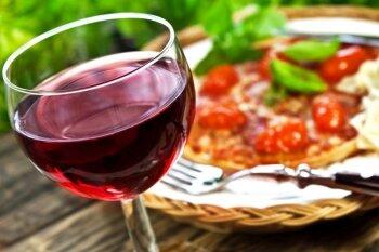 Pizza_Rotwein_kk