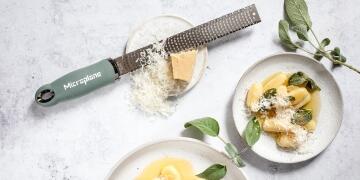 Microplane_Reibe_Premium_Classic_46727_Zester_Gnocchi_KochForm_3000.jpg