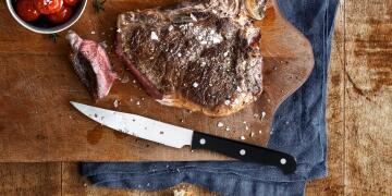 WMF_Steakmesser_Schneidebrett_12_8370_6096_600_KochForm_3000_1500.jpg