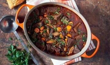 Le_Creuset_Braeter_Boeuf_Bourgignon_1_kk