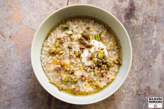 Porridge mit Kardamom, Aprikosen & Pistazien