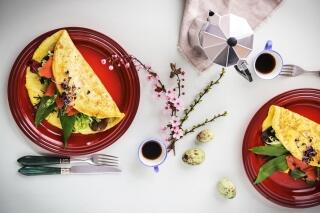 Omelette mit Räucherlachs, Bärlauch & Spargel