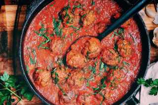 Linsenbällchen in Tomatensauce