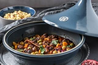 Tajine mit Hackbällchen, Aprikose und Rosenblätter