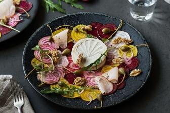 Carpaccio von bunten Beten mit Ziegenkäse & Kapernvinaigrette