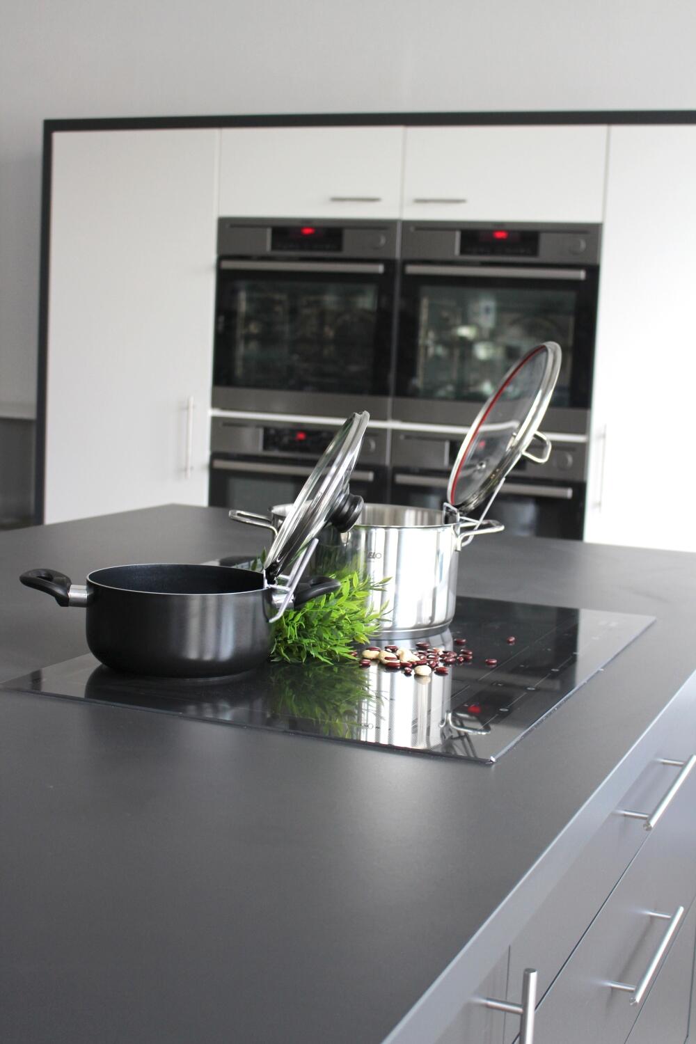 ELO Universal-Topfdeckelhalter 2er-Set mit Töpfen und Deckeln in Küche