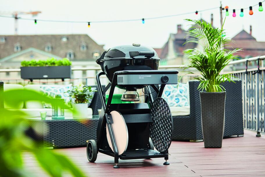 Outdoorchef Ambri 480 G EVO Gaskugelgrill auf Terrasse