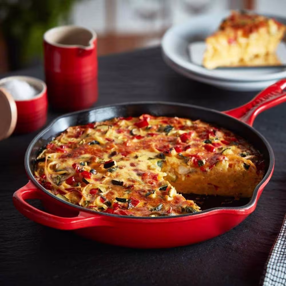 Le Creuset Signature Brat- und Servierpfanne ofenrot mit Frittata