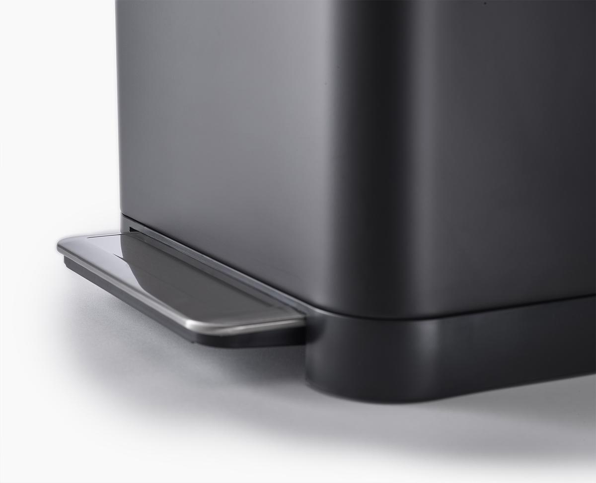 Joseph Joseph Titan Abfallsammler Pressfunktion Carbon Schwarz Pedal Detail