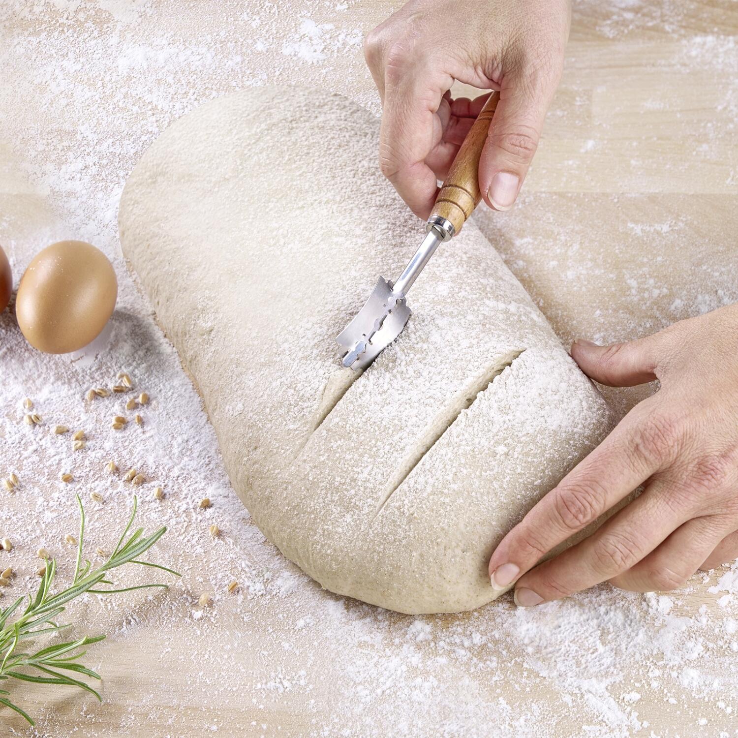 Westmark Bäckerklinge zum Einschneiden von Brotteig mit Holzgriff