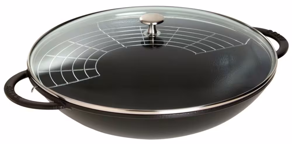 Staub Wok Gusseisen schwarz mit Glasdeckel und Griffen
