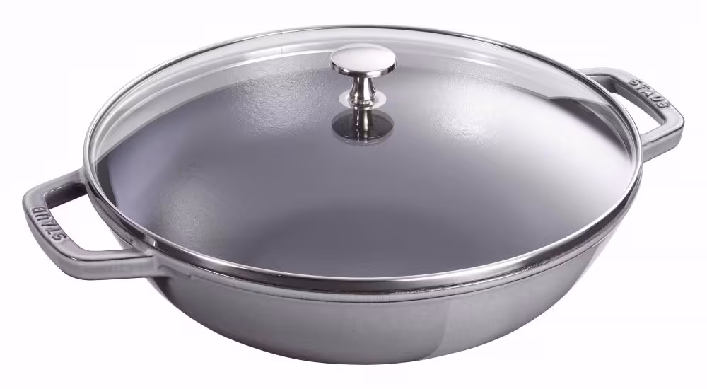 Staub Gusseisen Wok graphitgrau klein mit Glasdeckel