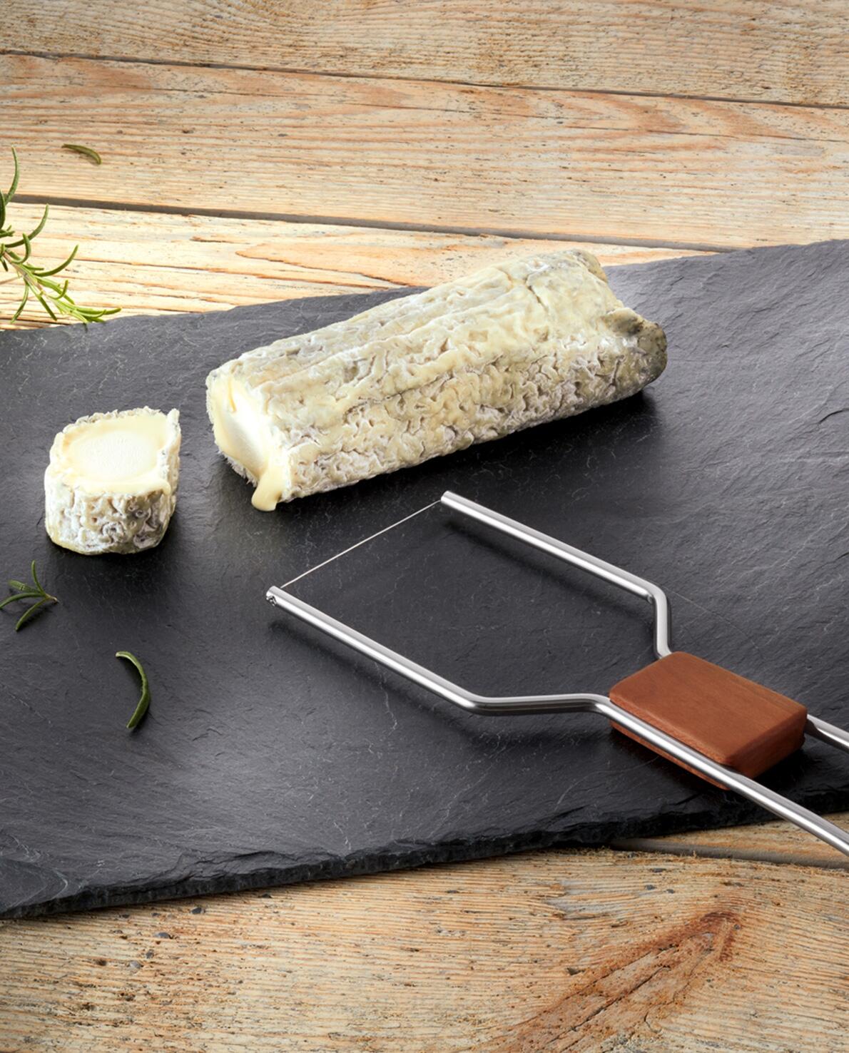 triangle Käselyra Käsehobel für Blauschimmelkäse auf Schieferplatte