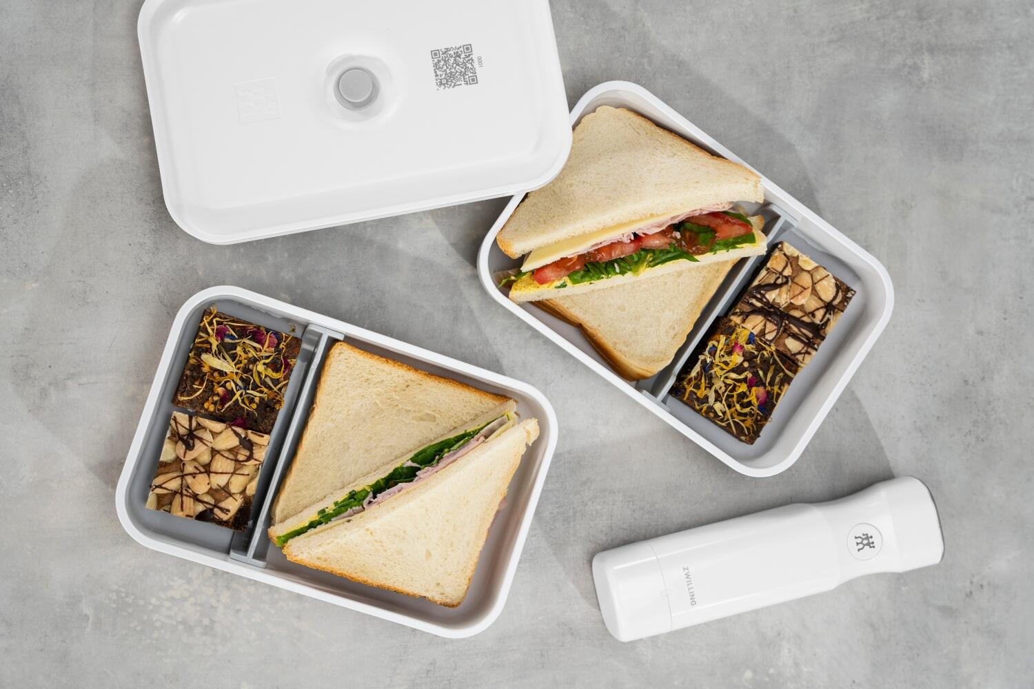 Zwilling Henckels Vakuum-Lunchbox 1000 ml weiß-grau mit Sandwich und Snack