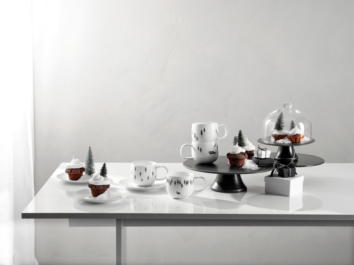 ASA Henkelbecher Joy skiing Tassen auf Tisch mit Deko