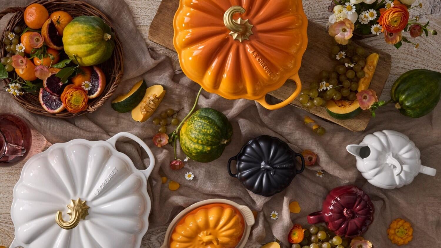 Le Creuset Kürbisförmchen mit Deckel 350 ml garnet auf Tischdeko Herbst