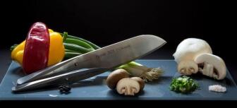 Chroma Type 301 Santoku P-02 mit Hammerschlag