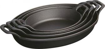 Staub Auflaufform oval aus Gusseisen in schwarz