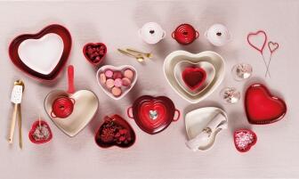 Le Creuset Mini Cocotte Hearts aus Steinzeug