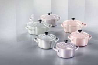 Le Creuset Mini Cocotte in creme Metallic