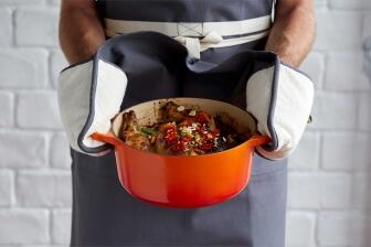 Le Creuset Doppelhandschuh in perlgrau