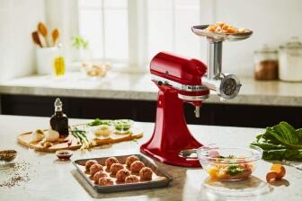 KitchenAid Küchenmaschine ARTISAN 175PS in empire rot mit Fleischwolf aus Metall