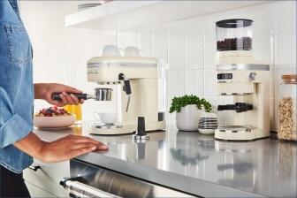 KitchenAid Halbautomatische Espressomaschine ARTISAN in creme