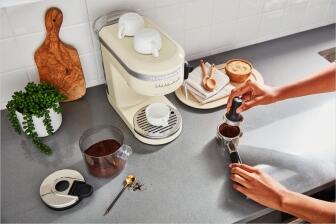 KitchenAid Halbautomatische Espressomaschine ARTISAN in creme