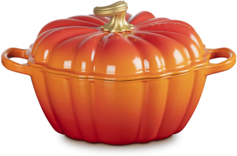 Le Creuset Kürbis-Bräter Signature 24 cm mit goldenem Deckelknauf in ofenrot