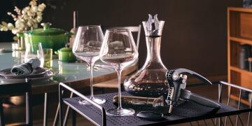 Le_Creuset_Wein_Dekanter_Korkenzieher_LC_2022_03_10_YourKitchen7029_1_CMYK_KochForm_3000_1500.jpg