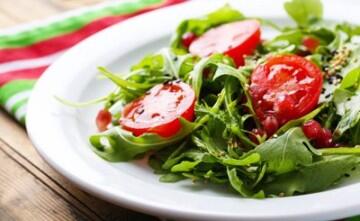 Salat_Rucola_mit_Tomate_neu