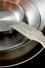 de Buyer Mineral B Paella-Eisenpfanne Griffdetail in Pfanne