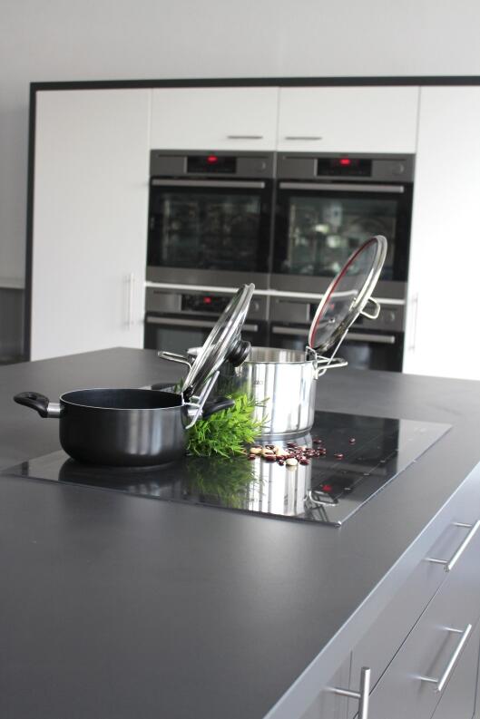 ELO Universal-Topfdeckelhalter 2er-Set mit Töpfen und Deckeln in Küche