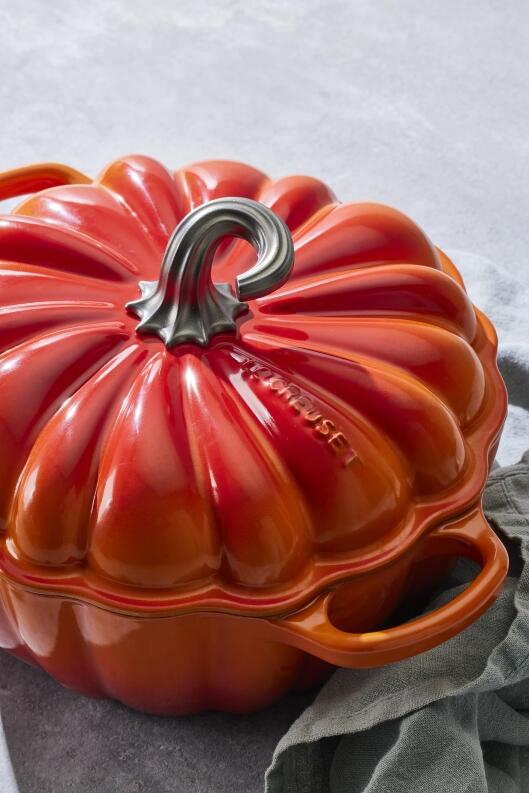 Le Creuset Kürbis-Bräter 24 cm ofenrot gusseisern Signature