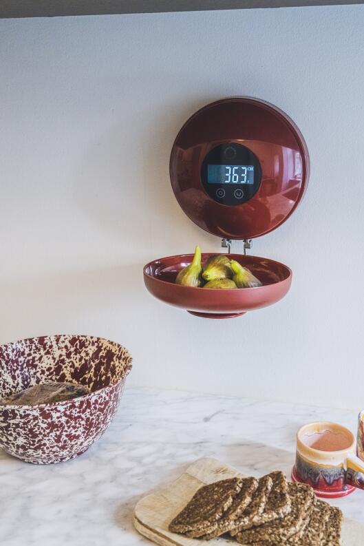 Hjortekær Danmark Wally Wand-Küchenwaage rot mit Obstschale