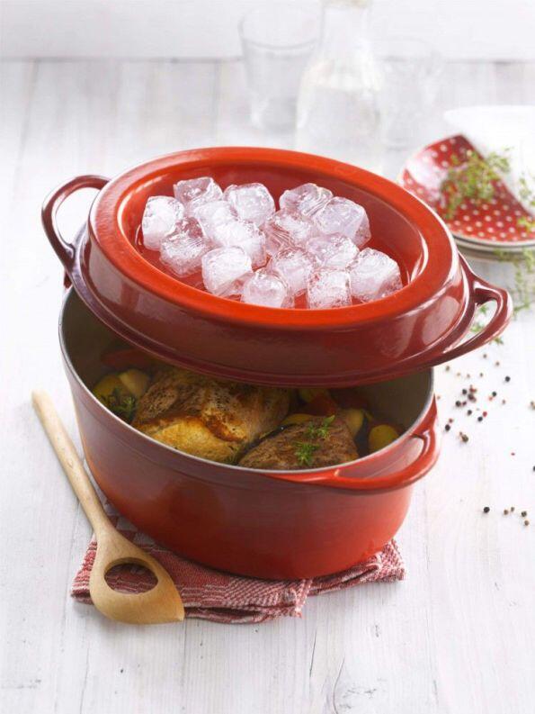 Le Creuset Doufeu Saftbräter oval Gusseisen ofenrot mit Eisdeckel