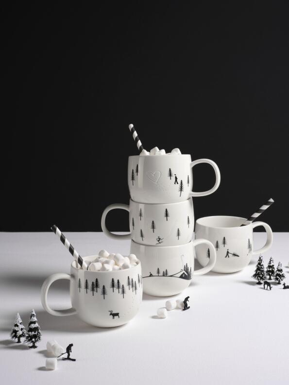 ASA Henkelbecher Joy skiing, Wintermotiv mit Skifahrern und Tannen