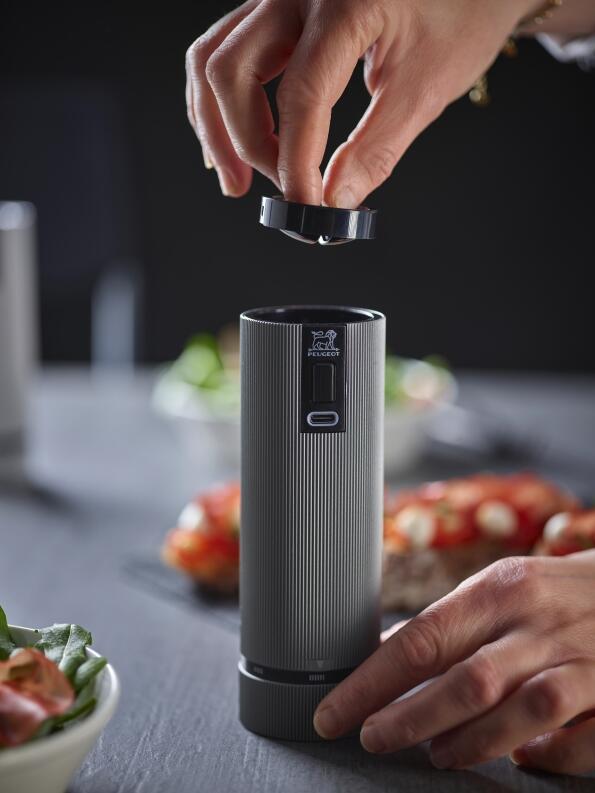 PEUGEOT Pfeffermühle Line Carbon, elektrisch