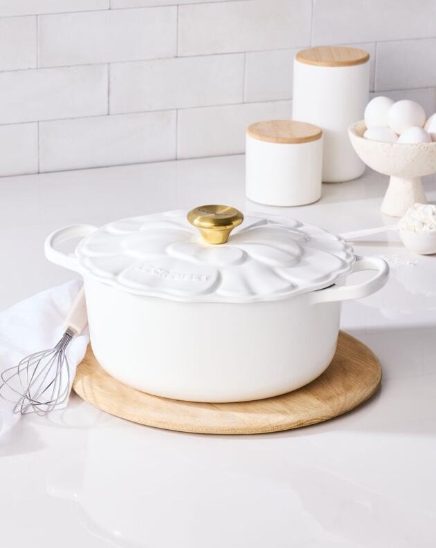 Le Creuset Bräter Signature Blume in white