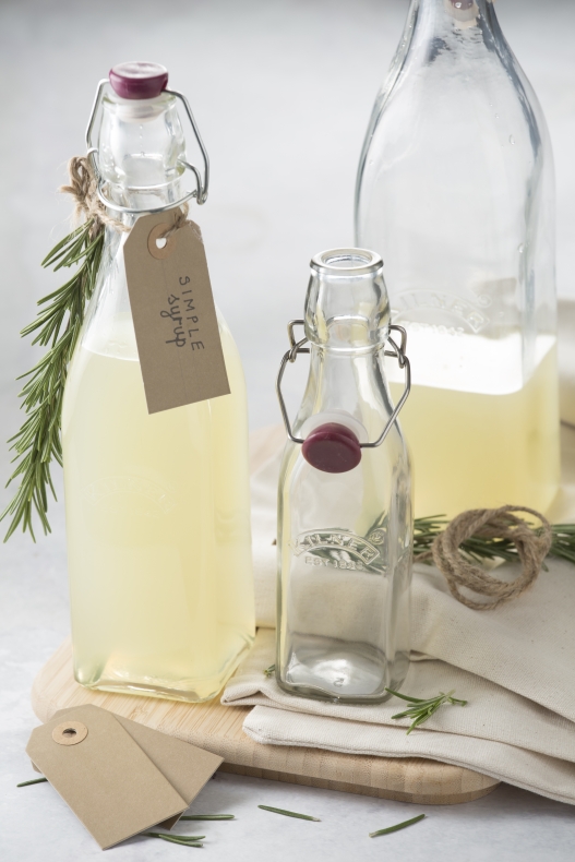 Kilner Clip Top Glasflasche mit Bügelverschluss, selbstgemachter Sirup, Rosmarin
