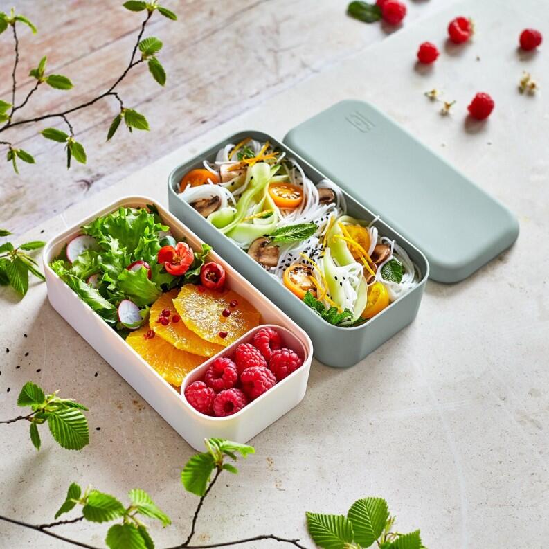Monbento MB Original Bento-Box grün Natural mit frischem Salat und Beeren