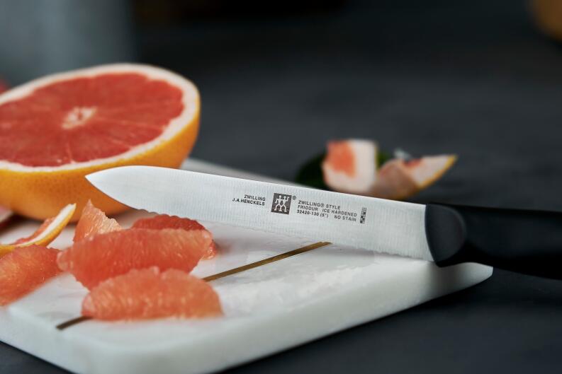 Zwilling Henckels Messerblock Style 8 tlg. Messer schneidet Grapefruit
