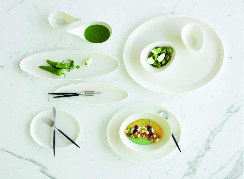 ASA Goa black Kuchengabel auf weißem Teller-Set mit Speisen