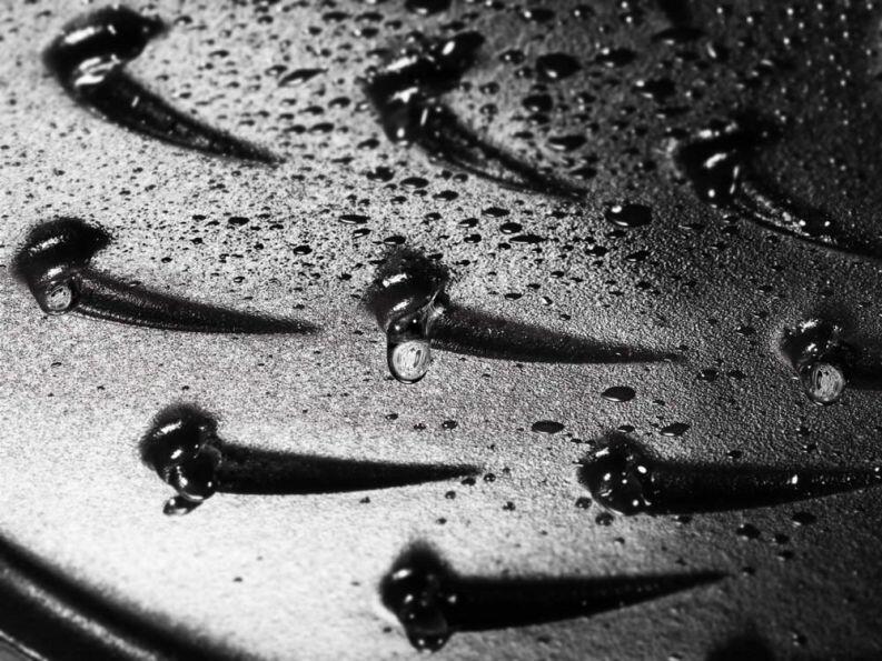 Staub Bräter Chistera Drop-Structure Deckel Detail mit Tropfen kirschrot