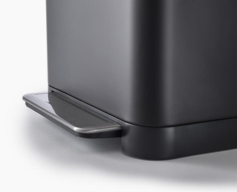 Joseph Joseph Titan Abfallsammler Pressfunktion Carbon Schwarz Pedal Detail