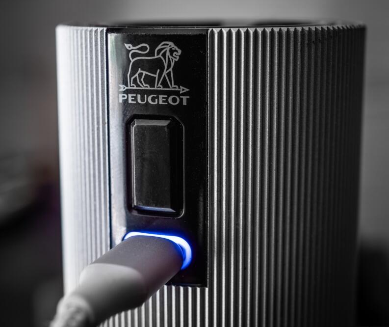 PEUGEOT Pfeffermühle Line Carbon, elektrisch