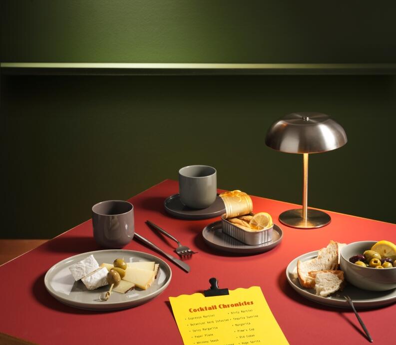 ASA Buddha Bowl Coppa Kaori auf gedecktem Tisch mit Snacks