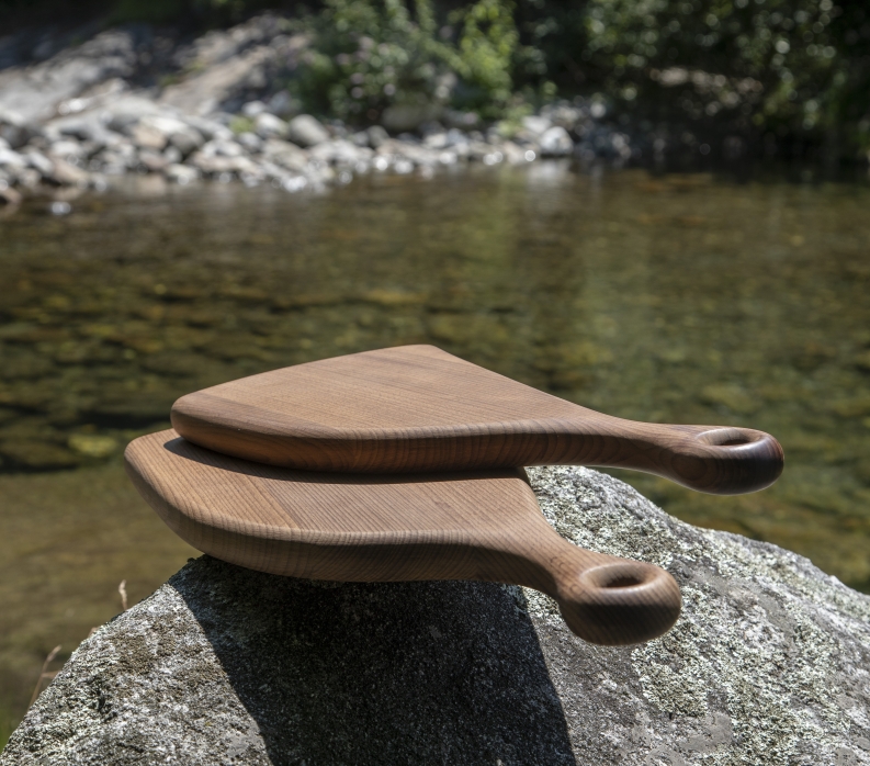 Legnoart Schneidebrett Prosciutto Thermo Buchenholz mit Griff am Flussufer