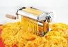Imperia Kurbel für Nudelmaschine mit frischen Tagliatelle Nudeln